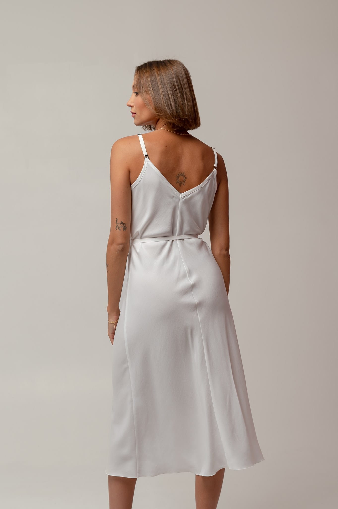 Długa sukienka w stylu bieliźnianym (slip dress), CREAMY-WHITE-5.jpg